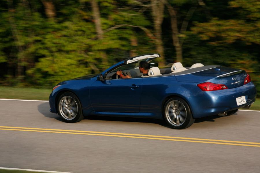  Infiniti G37 Convertible 2010 года  (фото 4 из 5)
